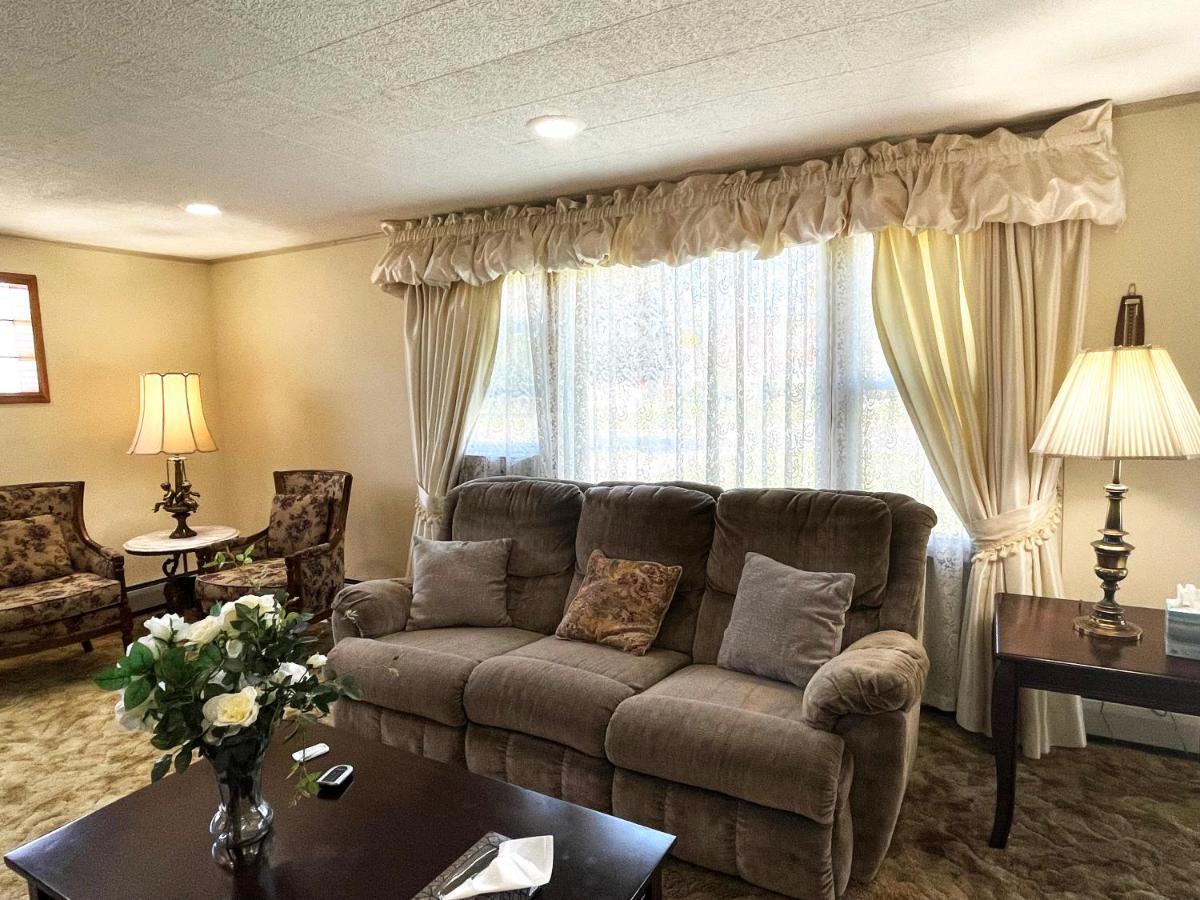 Entire Home In Buffalo - 6 Guests 3 Bedroom 1 Bath - Convenient Location - 25Min To Niagara Falls Экстерьер фото